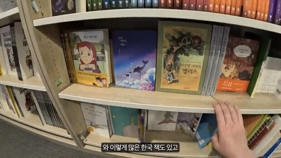 런던 서점에 들른 한국어 학습자가 빡친 이유_6.jpg