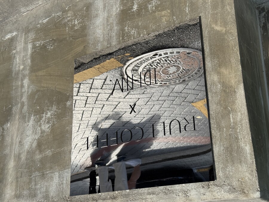 명동의 최첨단 IT 기술과 최고급 커피가 있는 카페_6.jpg