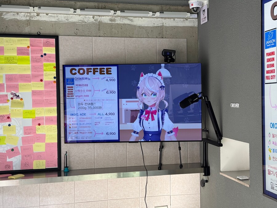 명동의 최첨단 IT 기술과 최고급 커피가 있는 카페_9.jpg