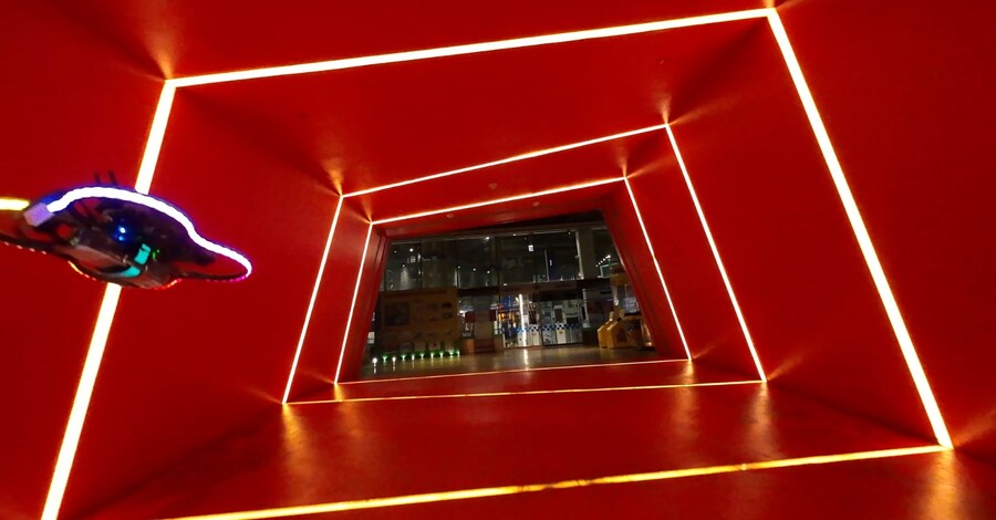 요즘 드론에는 LED로 이렇게 자기만의 개성을 표현합니다_1.jpg