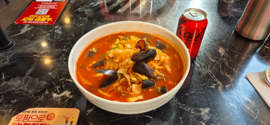 홍콩반점 0410에서 짬뽕 곱빼기를 먹어봤습니다. (feat. 코카콜라)_4.jpg