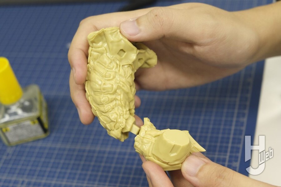 [카이요도] ARTPLA 에반게리온 2호기 비스트 베이지 컬러 하비재팬 조립 리뷰_11.jpg