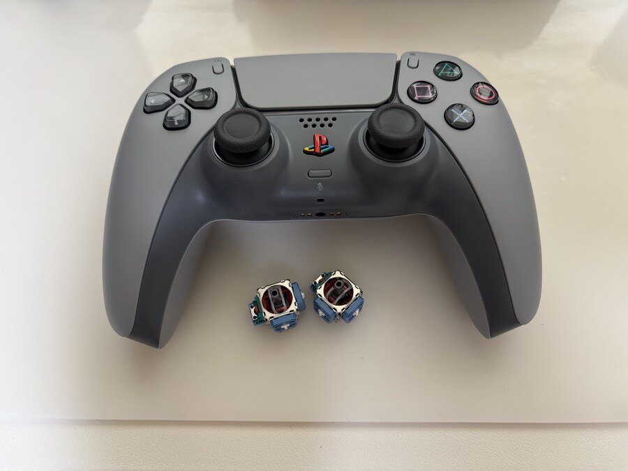 30주년 듀얼센스 분해하였습니다._1.jpg