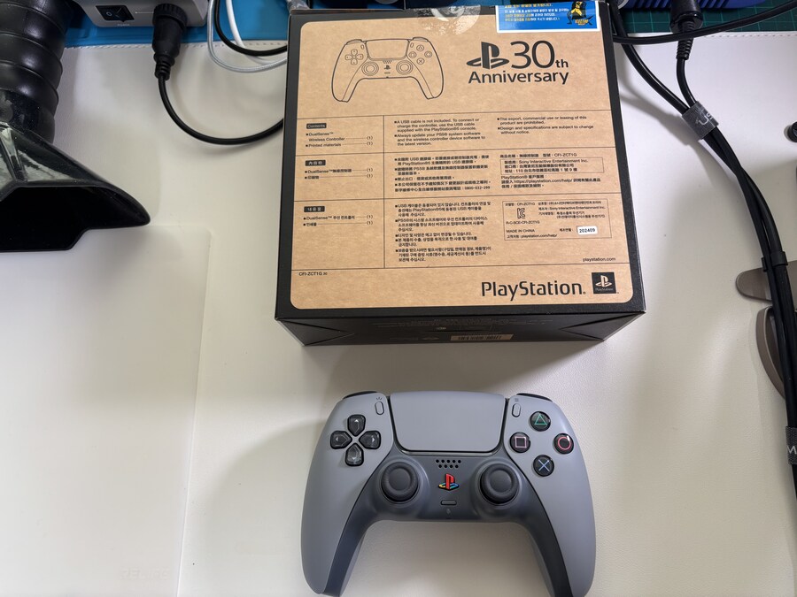 30주년 듀얼센스 분해하였습니다._2.jpg