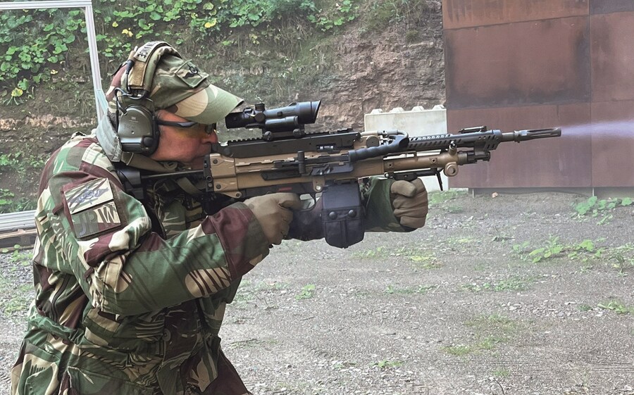 HK421_8.jpg