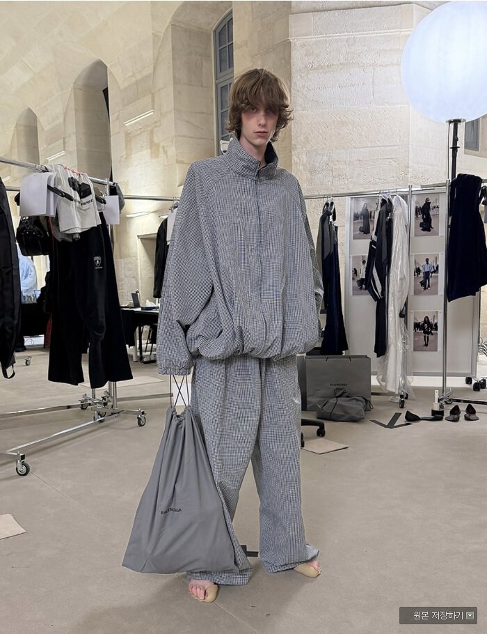 발렌시아가의 신상 신발.jpg_2.jpg