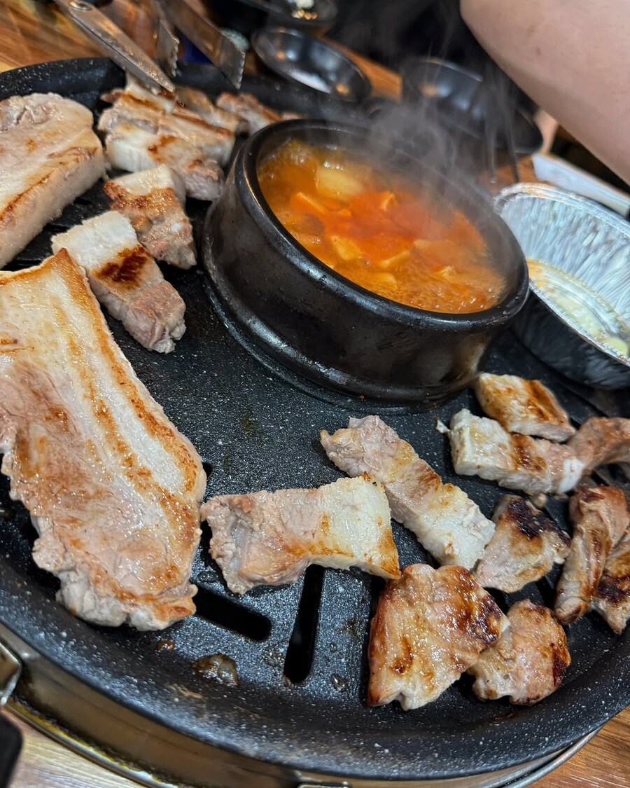 한국 광장시장에 간 AV배우 모모노기 카나_8.jpg