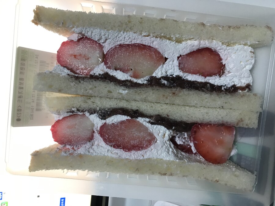 CU 자이언트 점보딸기샌드_2.jpg