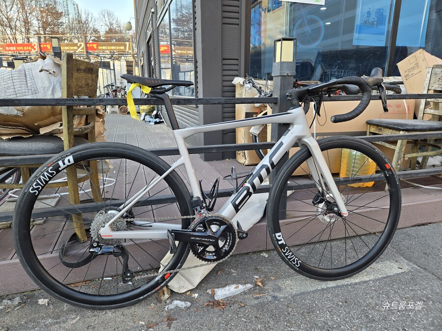 세컨 영입했습니다. 23년식 BMC 팀머신 slr five_1.jpg
