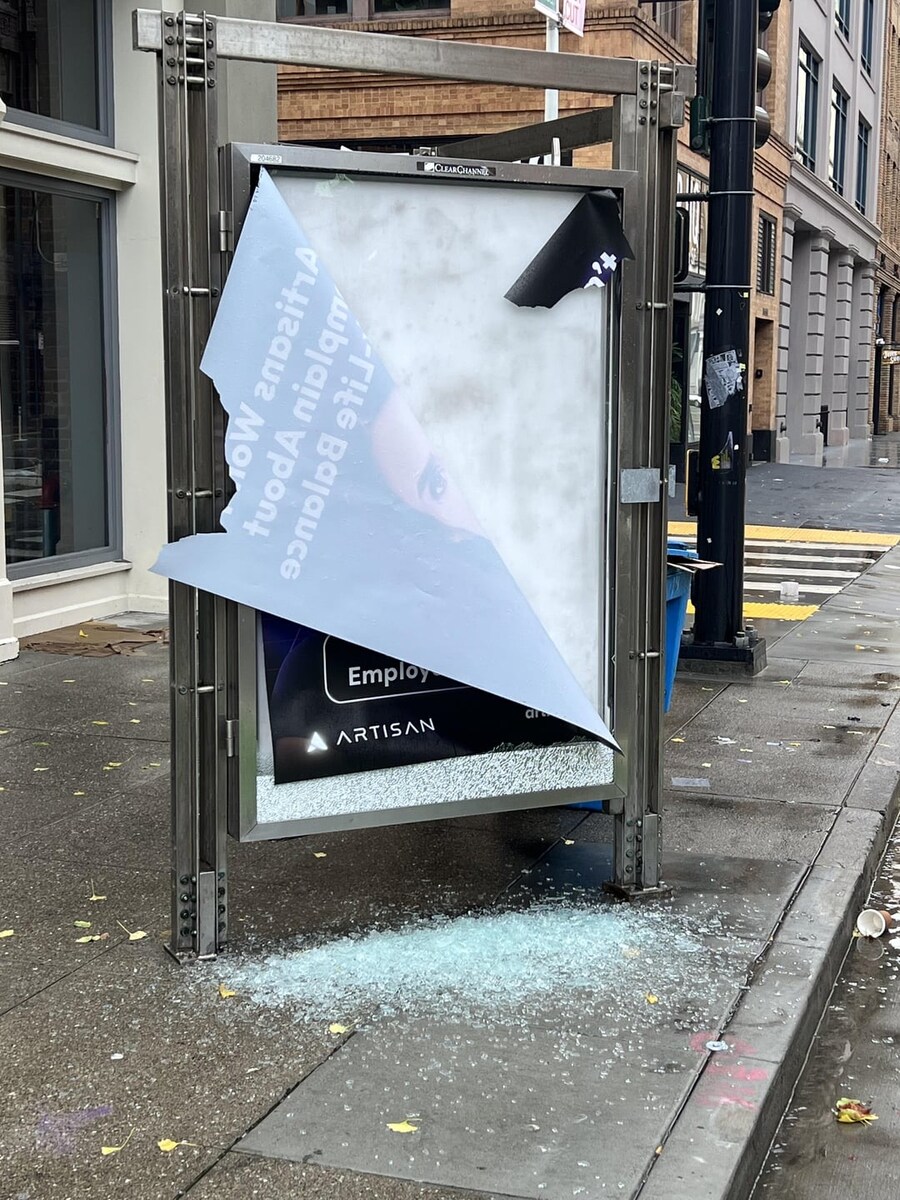 인간 그만 고용하라고 어그로 끌던 광고 근황.jpg_2.jpg