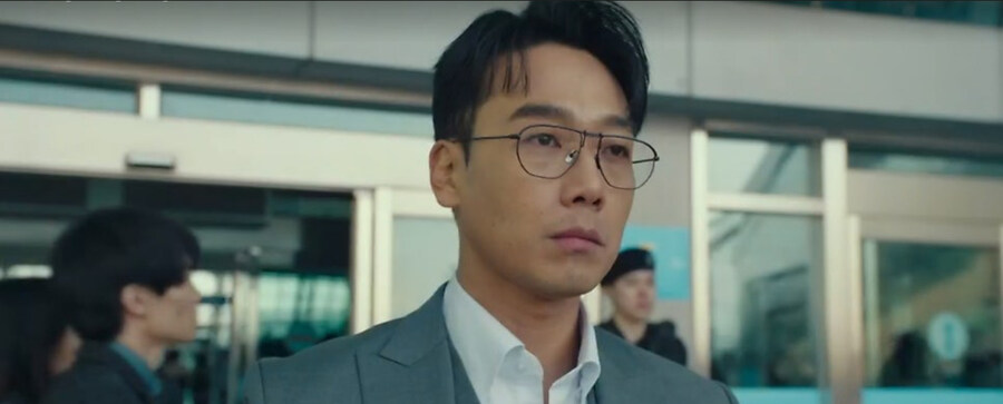 안녕하세요 사진에 나오는 안경브랜드 혹시 아시는분 있으실가요?_1.jpg