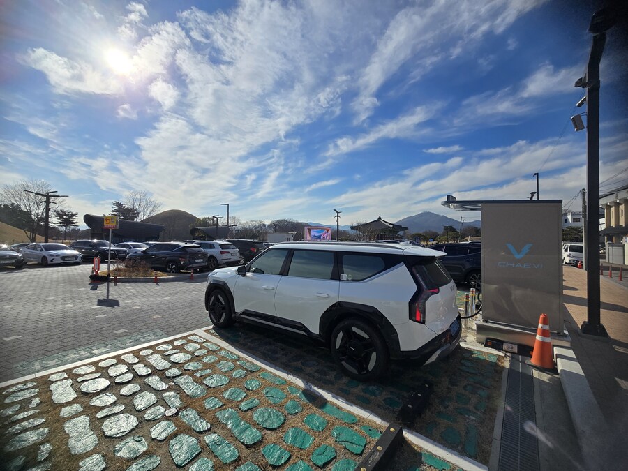 경주 대릉원에서 전기차 충전..(EV9)_1.jpg