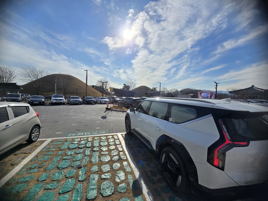 경주 대릉원에서 전기차 충전..(EV9)_2.jpg