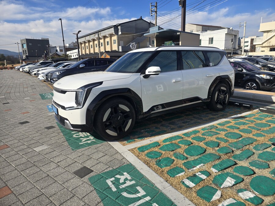 경주 대릉원에서 전기차 충전..(EV9)_3.jpg