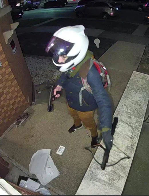 어제 극우보수 백인우월주의 반유대 히틀러숭배자를 찾아온 밤손님 수준_1.webp