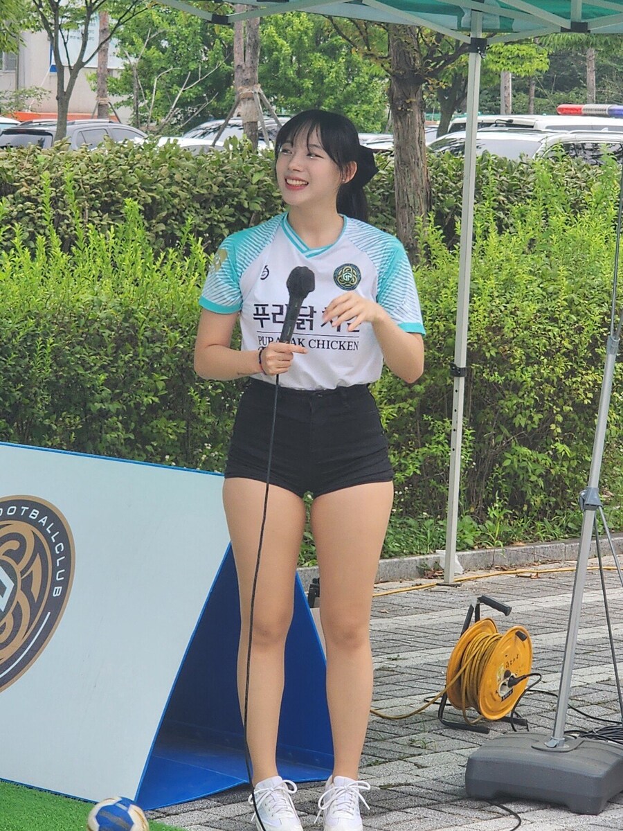 푸라닭 치킨 홍보하는 누나...jpg_3.jpg