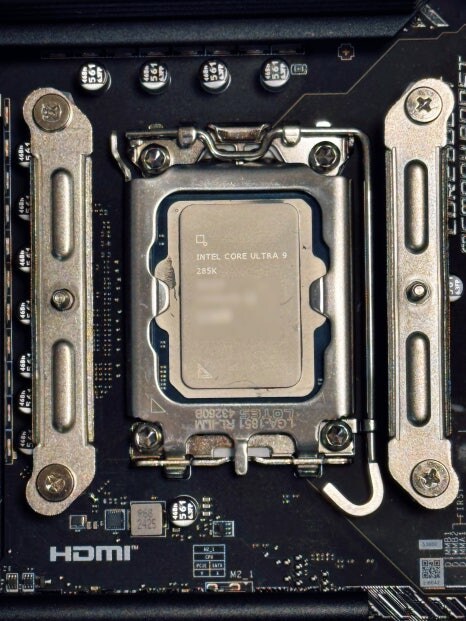 인텔® 코어™ Ultra 9 프로세서 285K 메인보드 직접 조립 후기_18.jpg