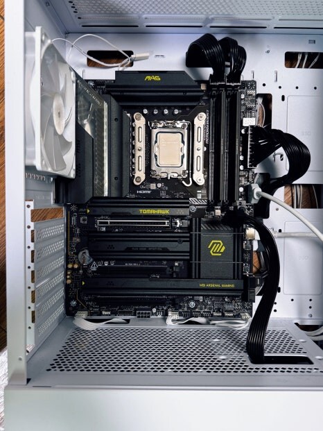 인텔® 코어™ Ultra 9 프로세서 285K 메인보드 직접 조립 후기_19.jpg