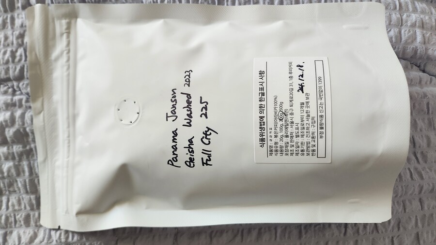 ㄹㄹㅋㅍ 원두 크리스마스 에디션 냐루비 산타걸_2.jpg