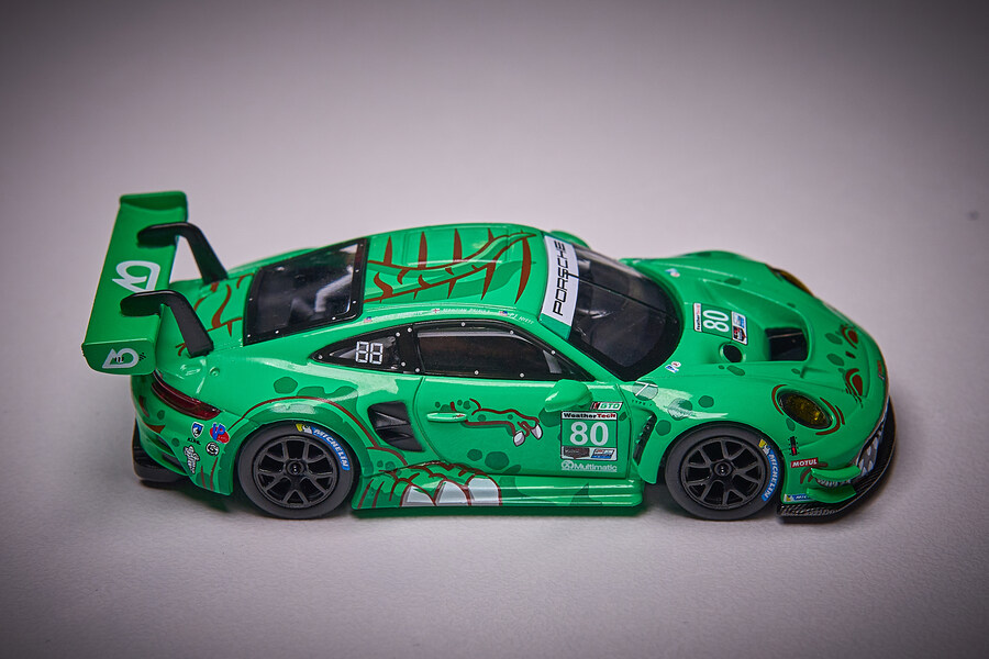1:64 MiniGT Porsche 911 2023 IMSA_7.jpg