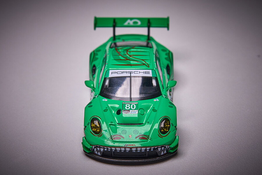 1:64 MiniGT Porsche 911 2023 IMSA_9.jpg