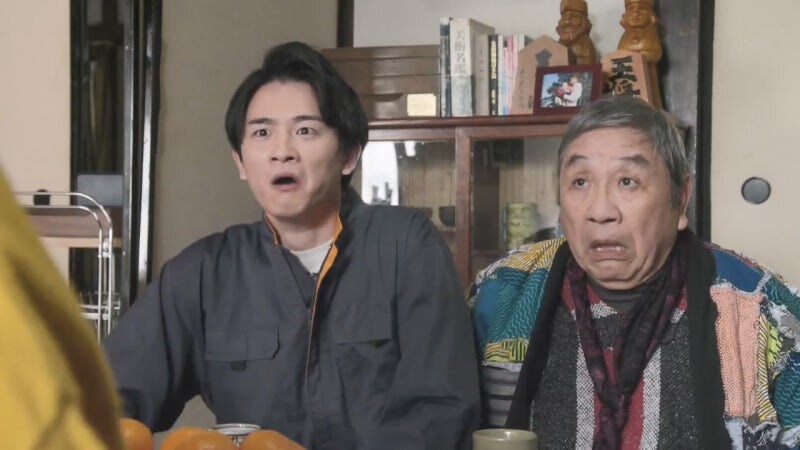 이런시간에 일도 안하고 남자들이랑 노가리 까고 있는거야 아줌마?_21.jpg