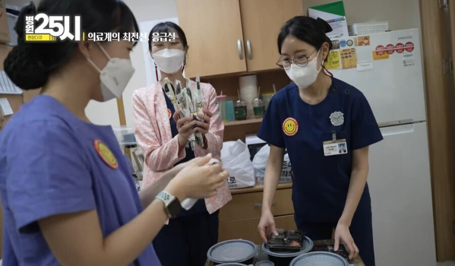 응급실에서 야식 먹을 생각에 행복한 간호사_6.jpg