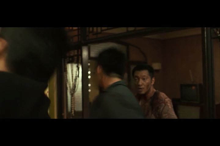 [범죄도시]마석도의 강력한 펀치_4.jpg