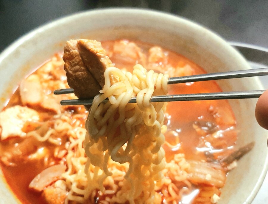 순두부 열라면 (feat. 돼지고기)_2.jpg
