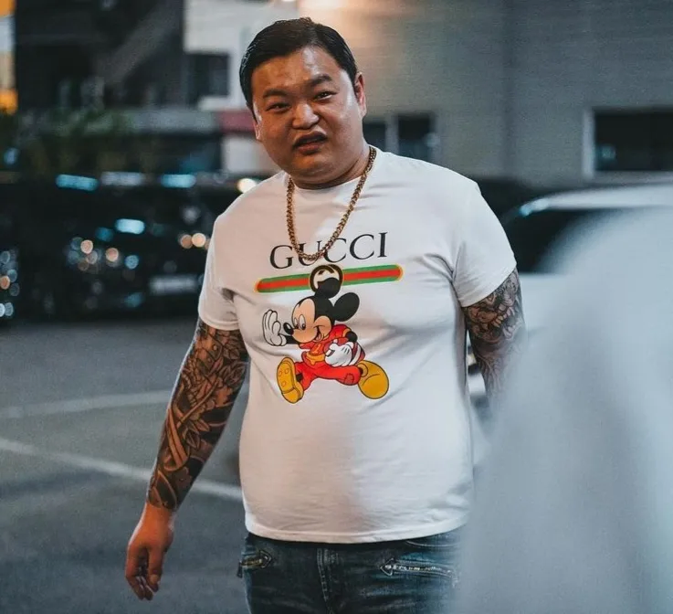 1억원 받기 vs 양아치 외모로 바뀌고 60억원 받기.jpg_4.webp