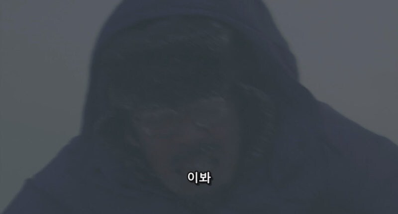 남극기지에서 도망치는 동료를 쫓는 남자들_8.jpg