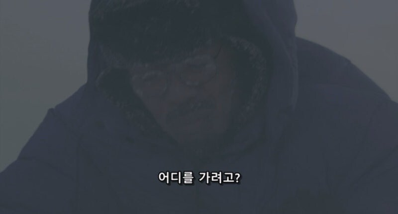 남극기지에서 도망치는 동료를 쫓는 남자들_9.jpg