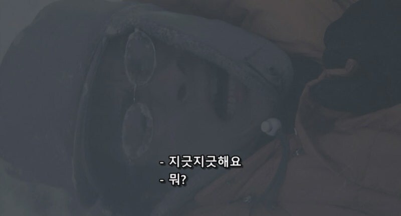 남극기지에서 도망치는 동료를 쫓는 남자들_11.jpg