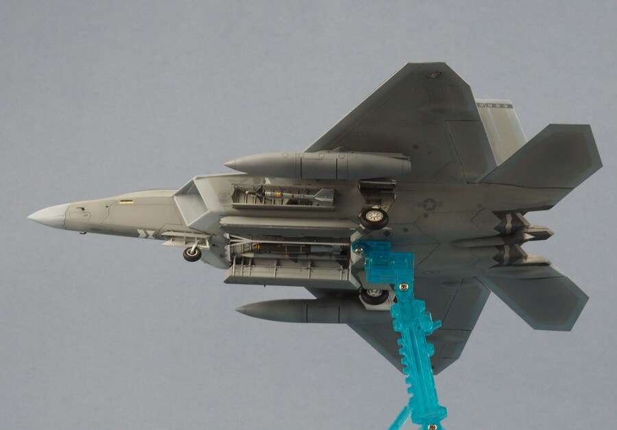 Academy 1/72 F-22_10.jpg