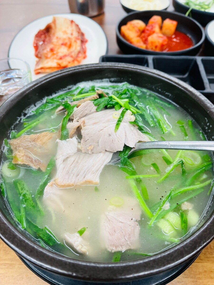 돼지국밥 특에 참이슬 빨뚜 혼술_2.jpg