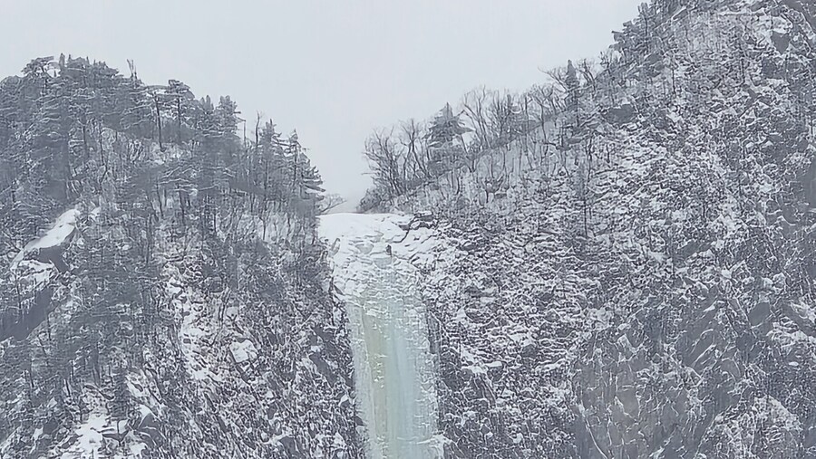 어제자 설악산 토왕성 폭포 빙벽 불법 등반_4.jpg