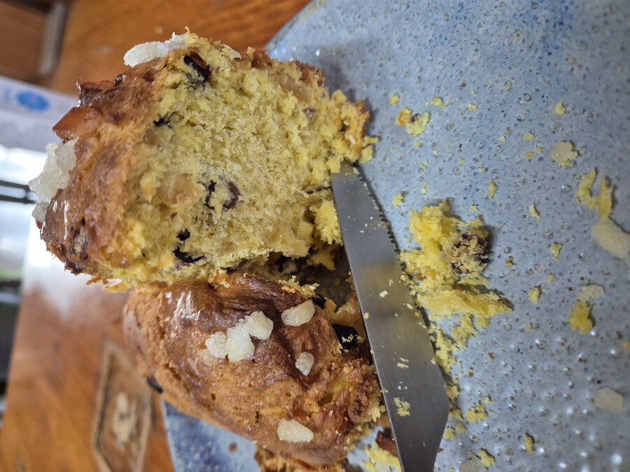 성심당) 구운지 한달이 넘은 빵 먹기_2.jpg