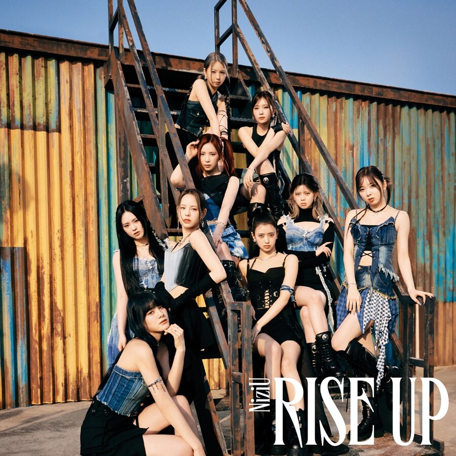 NiziU (니쥬) RISE UP (첫회한정생산반 B)_1.jpg