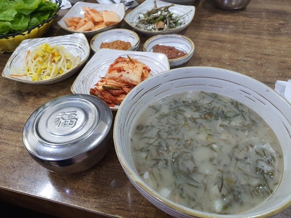 타지 특이한 음식은 그냥 그곳은 이렇게 먹구나하고 이해해야함_5.jpg