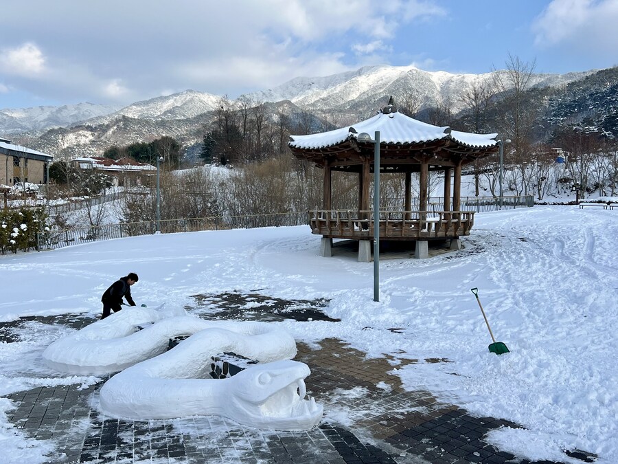 2025년 올해는 눈뱀을 빚어 보았습니다._6.jpg