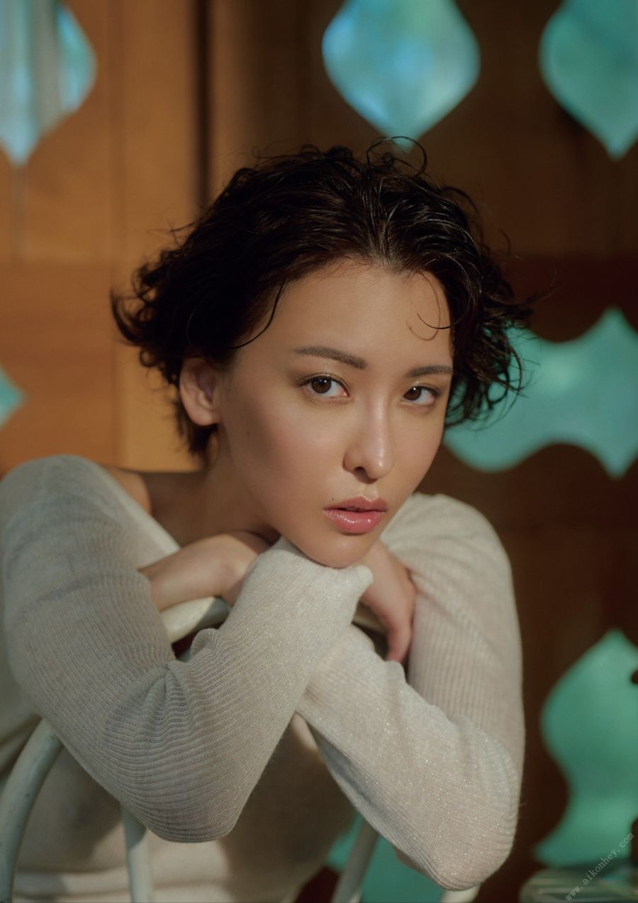 나츠키 세나 사진집 SILK of the MOON_9.png