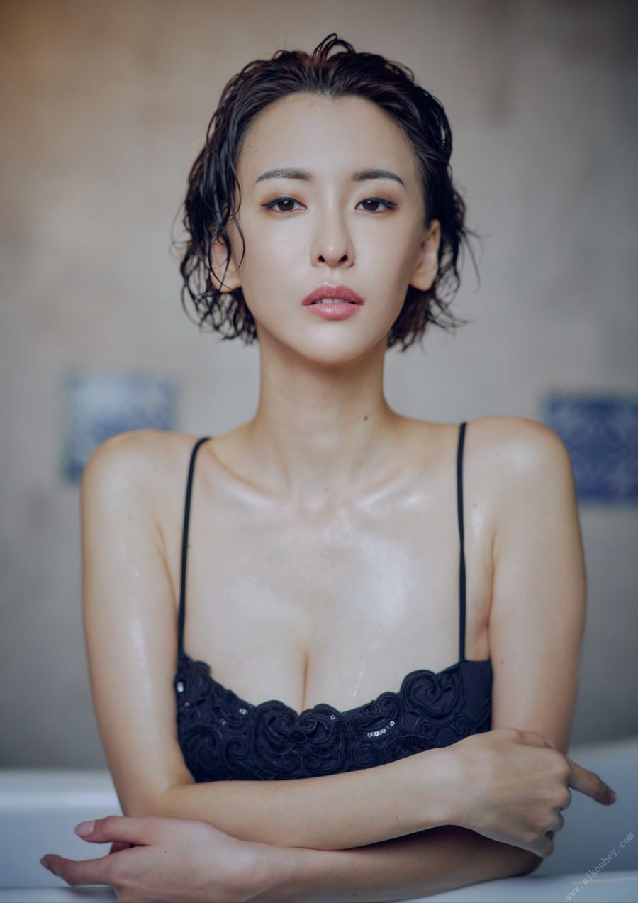 나츠키 세나 사진집 SILK of the MOON_28.png