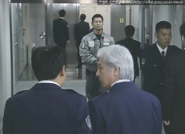 일본 경시총감 ㄹㅇ 숨 넘어가는 상황 ㅋㅋ_2.jpg