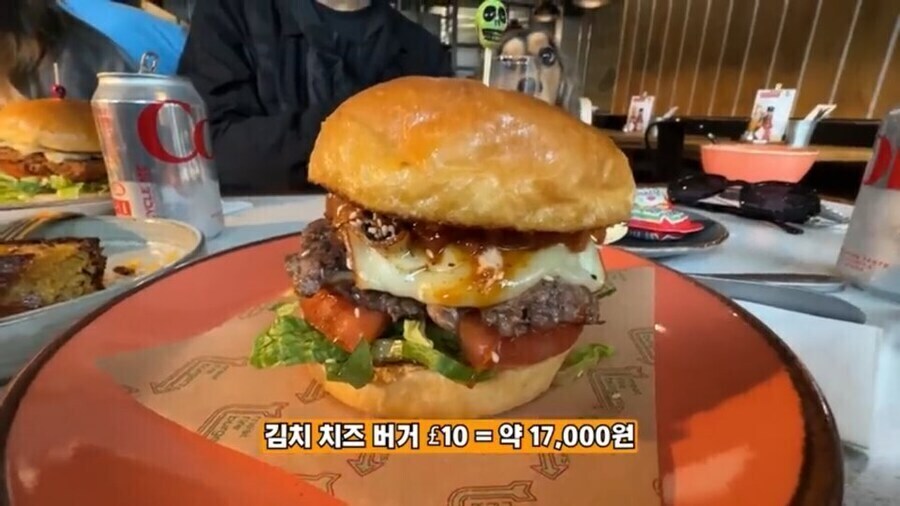 한국인 손님을 무척 부담스러워 하는 런던 햄버거집_12.jpg