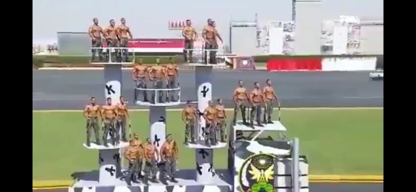 특이한 이집트군의 열병식.jpg_2.jpg