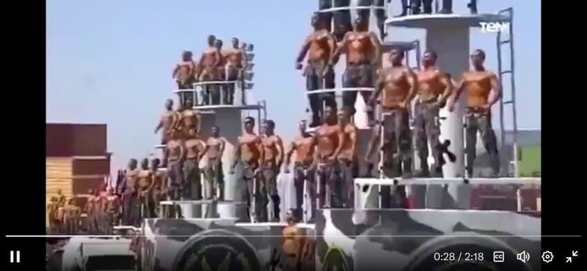 특이한 이집트군의 열병식.jpg_3.jpg