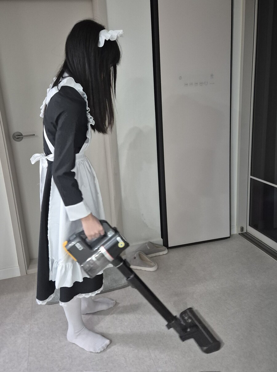 딸이산 메이드복을 보고 야동을 생각한 어머니가 한 행동_2.png