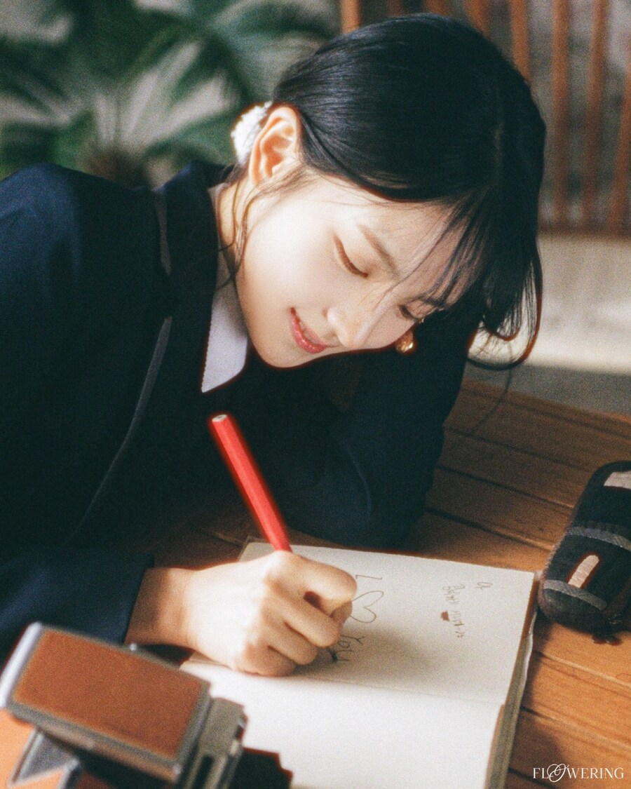 규빈 첫 미니 앨범 [Flowering] 1차 콘셉트 포토.jpg_1.jpg