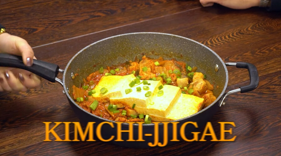 한국 음식 티어 정리 하는 미국 유튜버_15.jpg