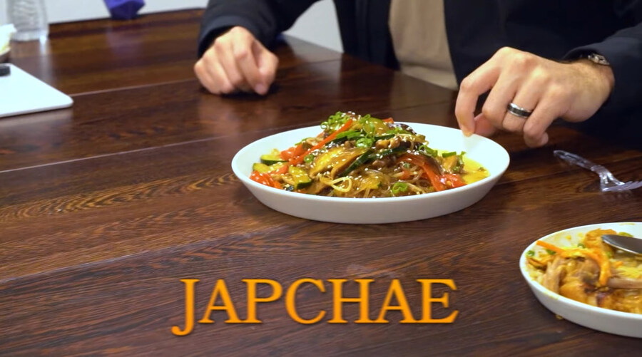 한국 음식 티어 정리 하는 미국 유튜버_49.jpg